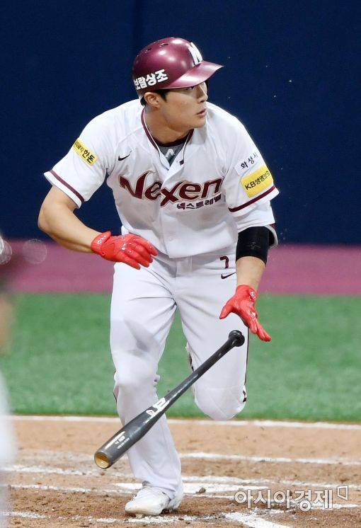 [포토]김하성, '담장 밖으로 넘어가나?'