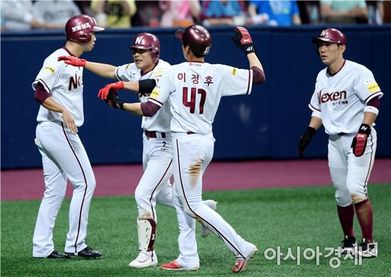 [포토]김하성, '선행주자들과 만루포 세리머니'