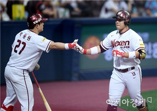 [포토]윤석민, '기분좋은 솔로포'