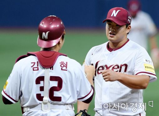 [포토]박승주, '3이닝 1실점 세이브'