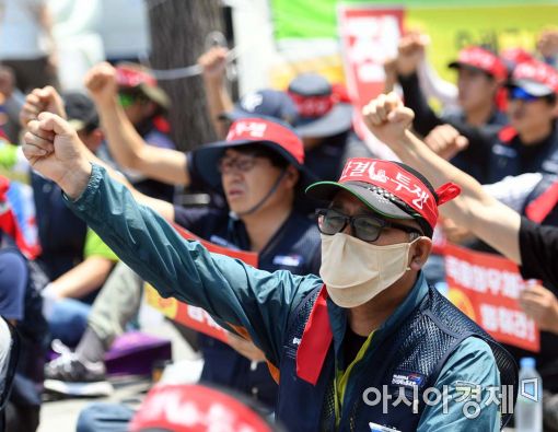 [포토]구호 외치는 전국우정노동자