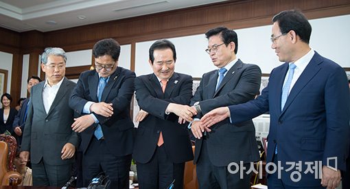 [포토]국회의장, 4당 원내대표 정례회동