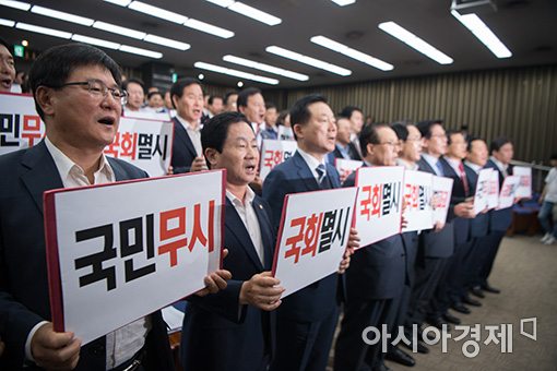 한국당 "文 대통령, 문정인 특보 파면하고 추가 발언 중단케 해야"