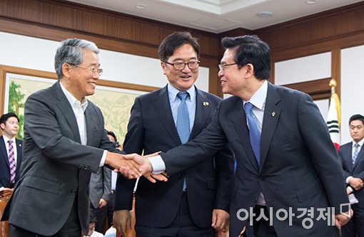 [포토]정우택, 국회의장-원내대표 정례회동 참석