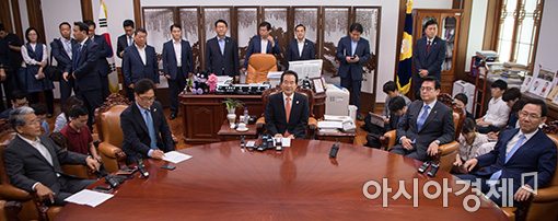 [포토]국회 파행 해법 모색중(?)