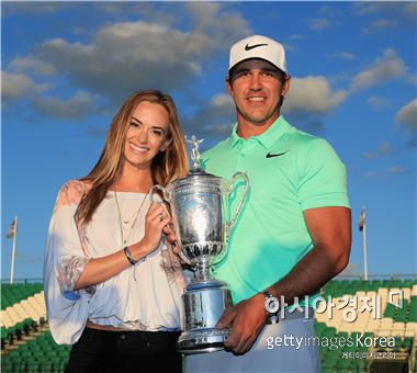 [골프토픽] 'US오픈 챔프' 켑카 "새 애인은 모델~"