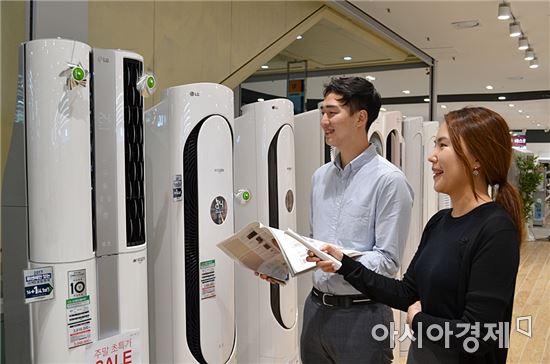 폭염주의보에 에어컨 판매 급증…전주 대비 42% 뛰었다