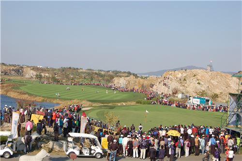 [골프토픽] "남녀대회가 같은 골프장에서 열린다고?"