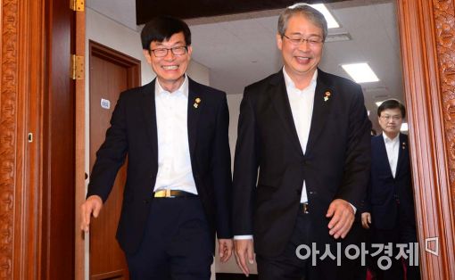 [포토]국무회의 참석하는 김상조 위원장-임종룡 위원장