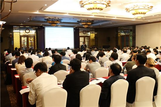 신한은행과 신한베트남은행은 20일 베트남 호치민과 하노이에서 '2017년 하반기 글로벌 경제 전망 세미나'를 개최했다. (사진 : 신한은행)
