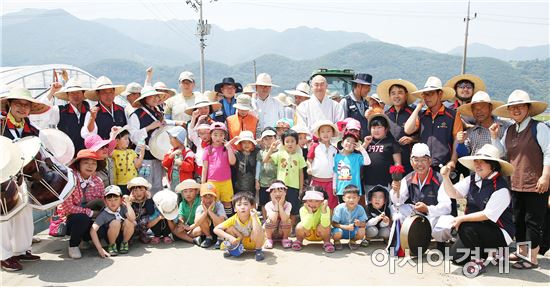구례군 농민회,북한 보낼 통일쌀 공동 모내기