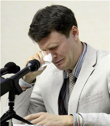 북한 억류 당시 기자회견에서 울음을 터뜨린 오토 웜비어. (사진=AP연합뉴스)