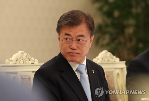 한국당 "문재인 대통령, 극성 지지자만 보며…나라 망하도록 하는 것 같다"