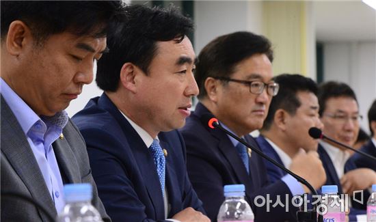 [포토]발언하는 윤관석 민주당 민생 상황실장