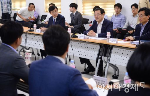 [포토]발언하는 이용섭 일자리위 부위원장