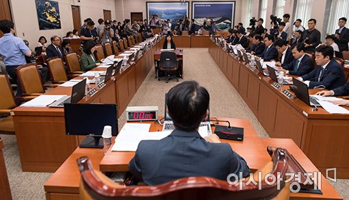 [포토]김현미 국토부 장관 후보자 청문보고서 채택