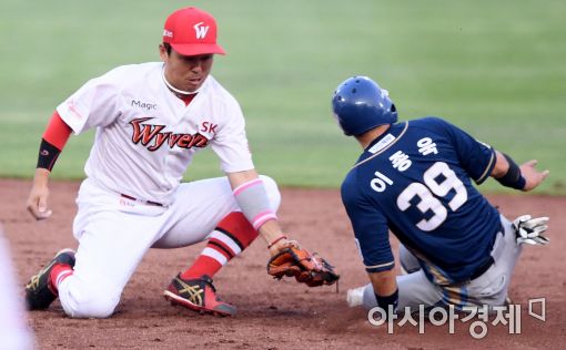 [포토]도루 성공하는 NC 이종욱