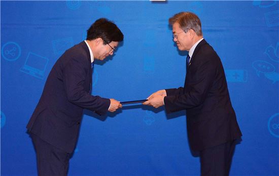 염태영시장 '일자리위원회 민간위원' 위촉…지자체장 유일