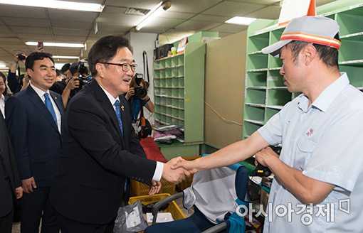 [포토]집배원들 만나는 우원식 원내대표