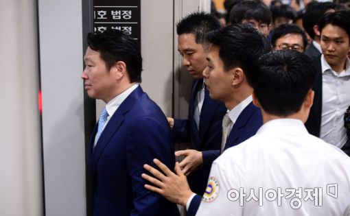 [포토]증인 출석하는 최태원 SK 회장