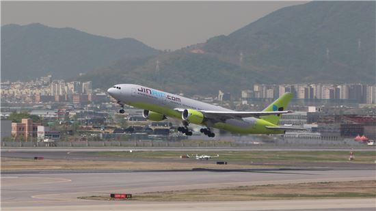 국토부, 항공기 보유 25대 진에어 종합점검 