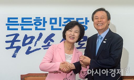 추미애 민주당 대표(왼쪽), 도종환 문화부 장관. 