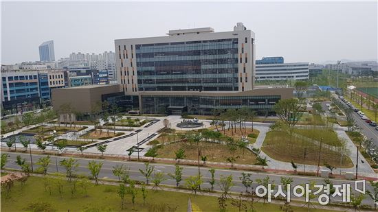 KISA "가상화폐 거래소 노린 '인터넷진흥원' 사칭 이메일 주의"
