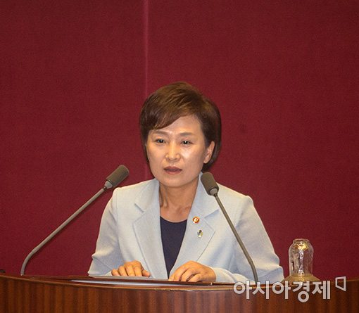 [포토]인사말하는 김현미 장관