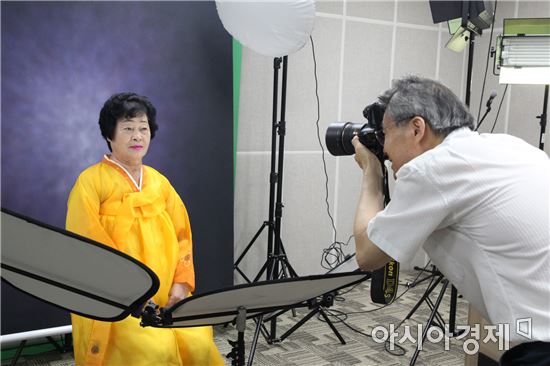 [포토]광주시 동구, 사랑담은 장수사진 촬영