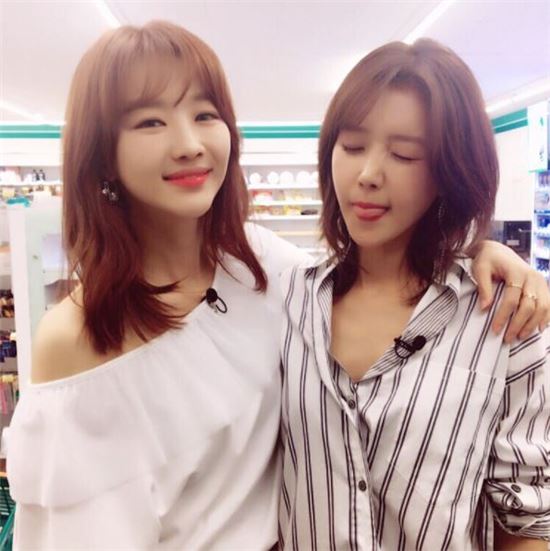 '인생술집' 장희진·채정안, 절친끼리 인증샷…"편집 잘 부탁드려요"