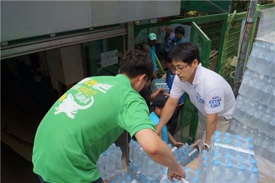 하이트진로, 쪽방촌에 ‘건강한 여름 나기’ 위한 생수 지원
