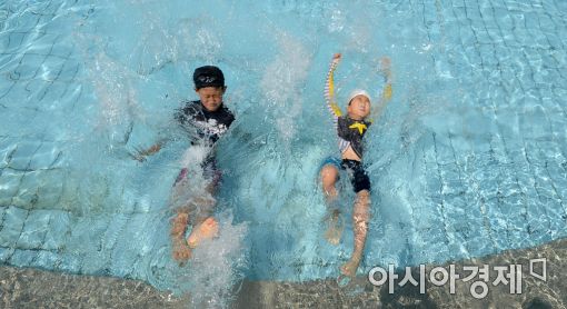 [포토]한강 수영장으로 '풍덩'