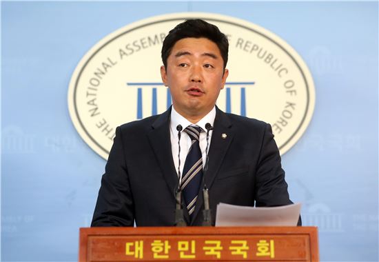 與"가상화폐 긴급 현안보고…김용태, 독단적 운영 개탄"