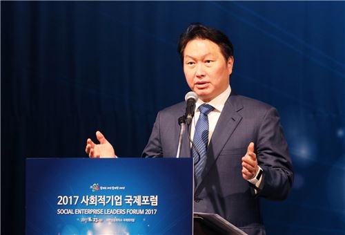최태원 SK 회장 "10년 내 사회적기업 10만개로 늘려야"