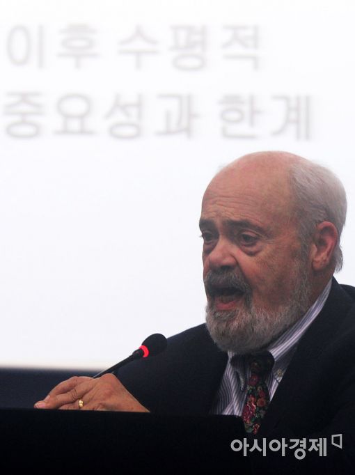 [포토]가이 피터스가 제시하는 수평적 정책 방향 