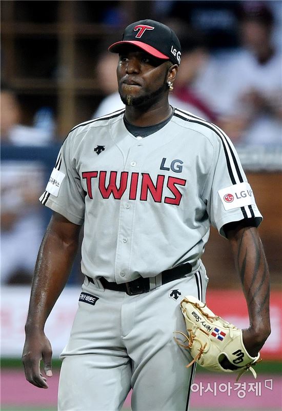 [포토]소사, '아쉬운 내야 안타 실점'