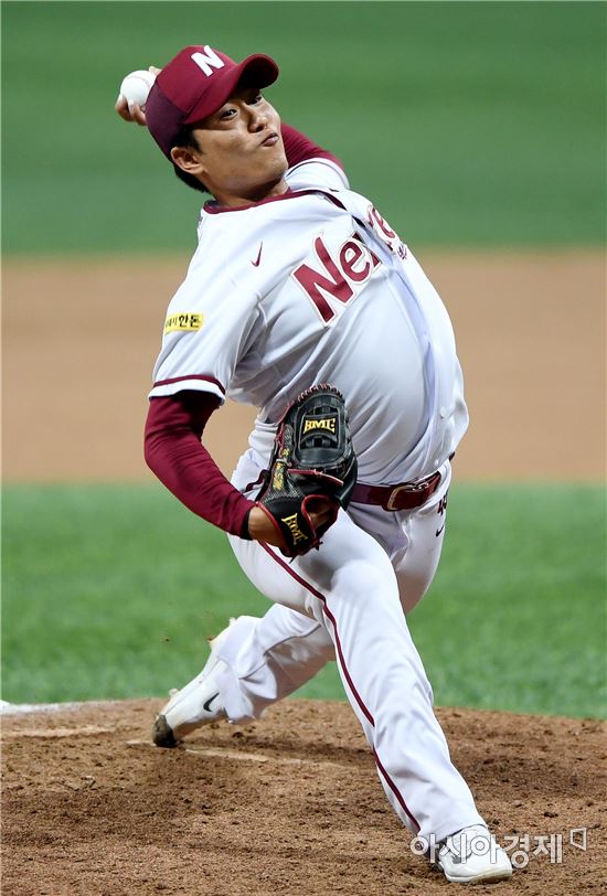 [포토]역투하는 넥센 김성민