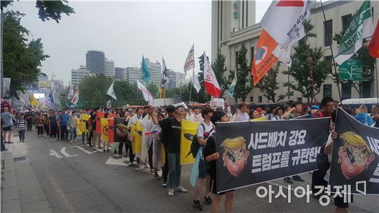 美대사관 둘러싸고 "사드가고 평화오라"…일부 시민 "무작정 반대 안돼"(종합)