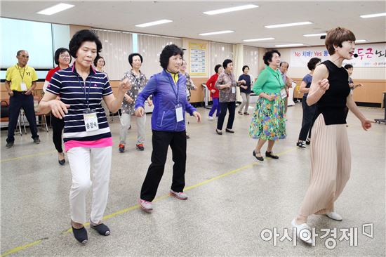 [포토]광주시 동구, 두근두근 뇌운동 치매예방교실
