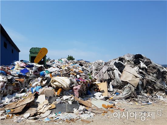 수십 년 간 폐비닐 소각…주민들 "고통 호소"…지자체 낮잠만