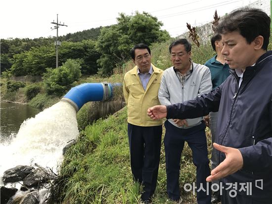 정승 한국농어촌공사 사장은 25일 한강물 취수부인 김포 강화신곡양수장에서 용수공급 구간까지 용수 공급현황을 점검했다.
