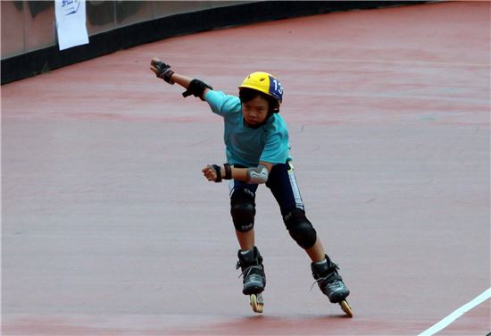 [포토] '1위는 즐거워' 무더위 이기는 초등생 인라인 대회