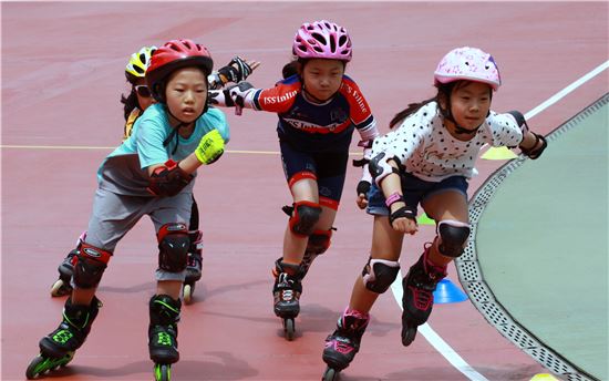 [포토] 경쟁해도 즐거운 인라인 경기