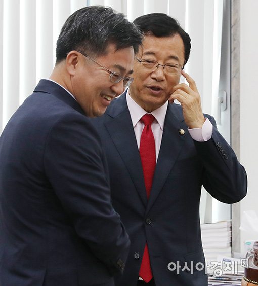 [포토]자유한국당 찾아간 김동연 경제부총리