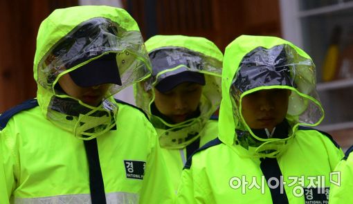 [포토]비를 이기는 패션