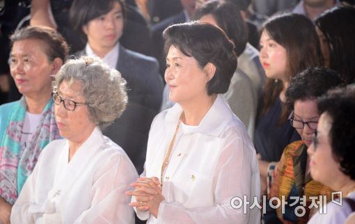 [포토]김정숙 여사, 시민들과 함께