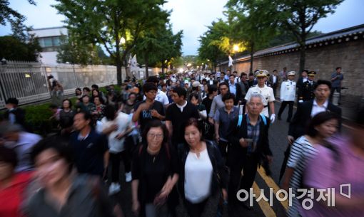 [포토]국민 품으로 돌아온 청와대 앞길