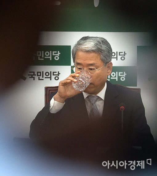 [포토]국민에게 물 먹인 국민의당