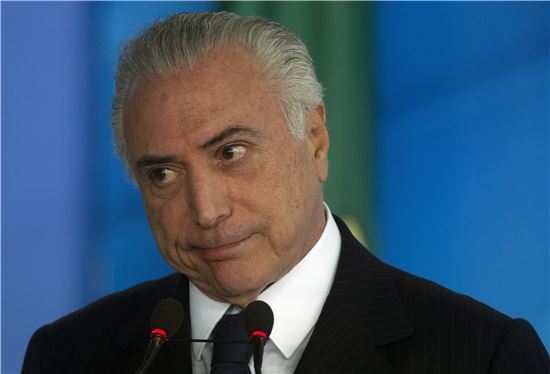 '뇌물수수' 테메르 대통령 기소…브라질 탄핵정국 돌입