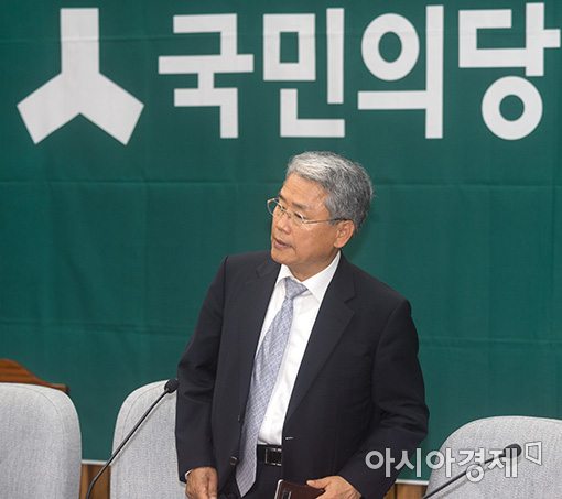 [포토]의원총회 참석한 김동철 원내대표